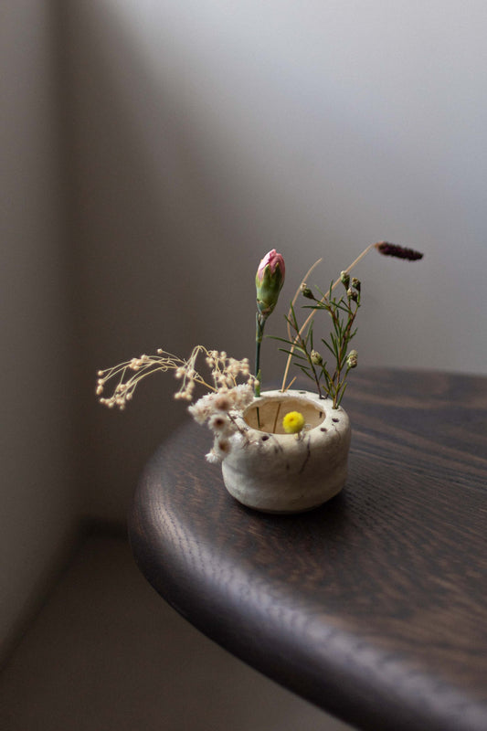 Pique-fleurs en couronnes', small, by Cécile Daladier