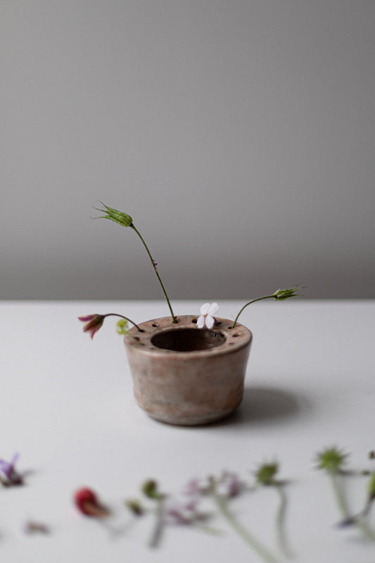 Pique-fleurs en couronnes', I, by Cécile Daladier