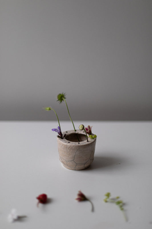 Pique-fleurs en couronnes', IV, by Cécile Daladier