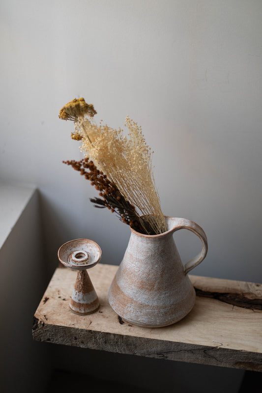 Jug I by Iva Polachova