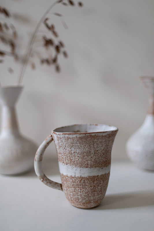 Jug I by Iva Polachova
