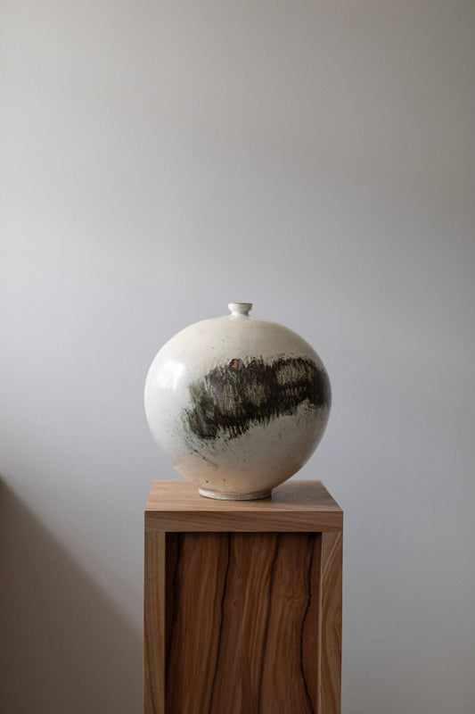 Faceted Bottle II by Kwak Kyung-Tae