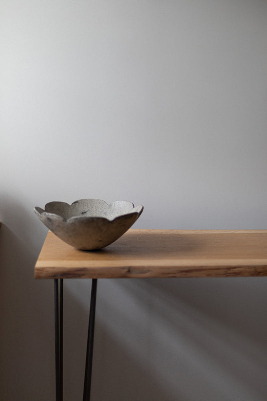 Scalloped Spotted Bowl (Large) by Tamotsu Suzuki