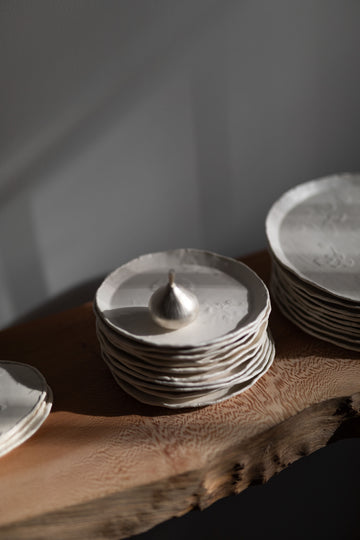 Garden Plate (Round – Small) by Hyejin Lee