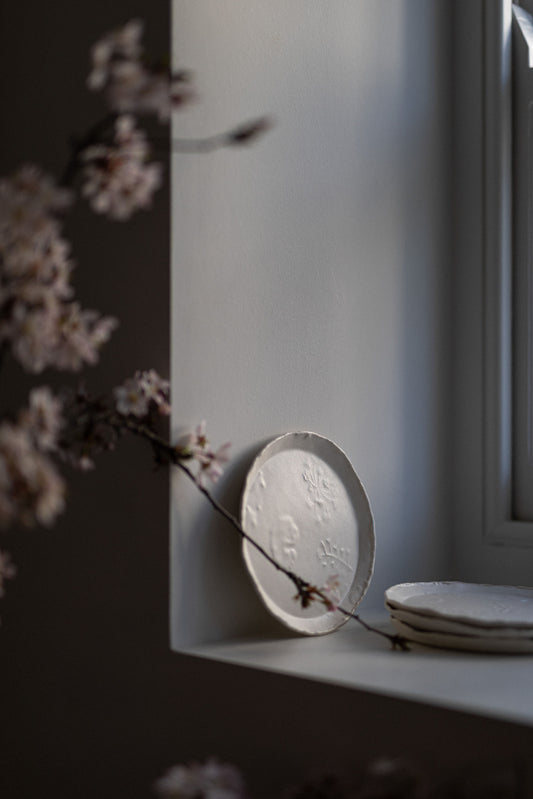Garden Plate (Round – Small) by Hyejin Lee