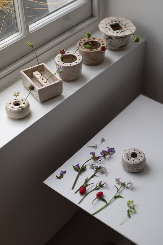 Pique-fleurs en couronnes', III,  by Cécile Daladier