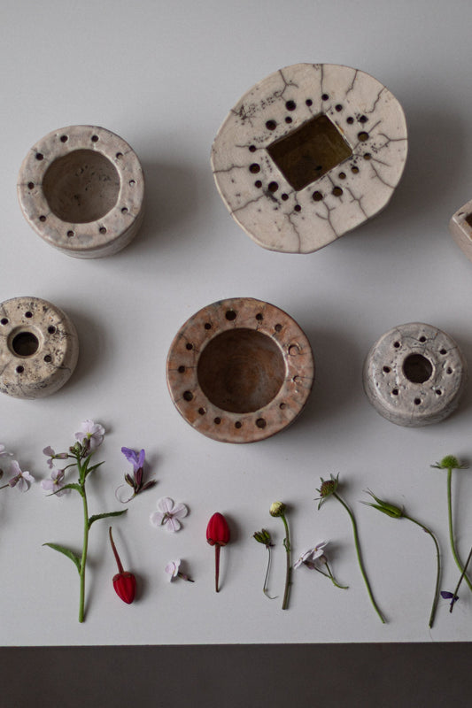 Pique-fleurs en couronnes', I,  by Cécile Daladier