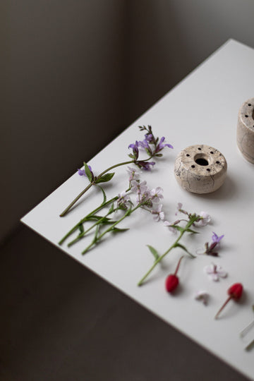 Pique-fleurs en couronnes', II,  by Cécile Daladier