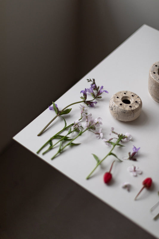 Pique-fleurs en couronnes', II,  by Cécile Daladier