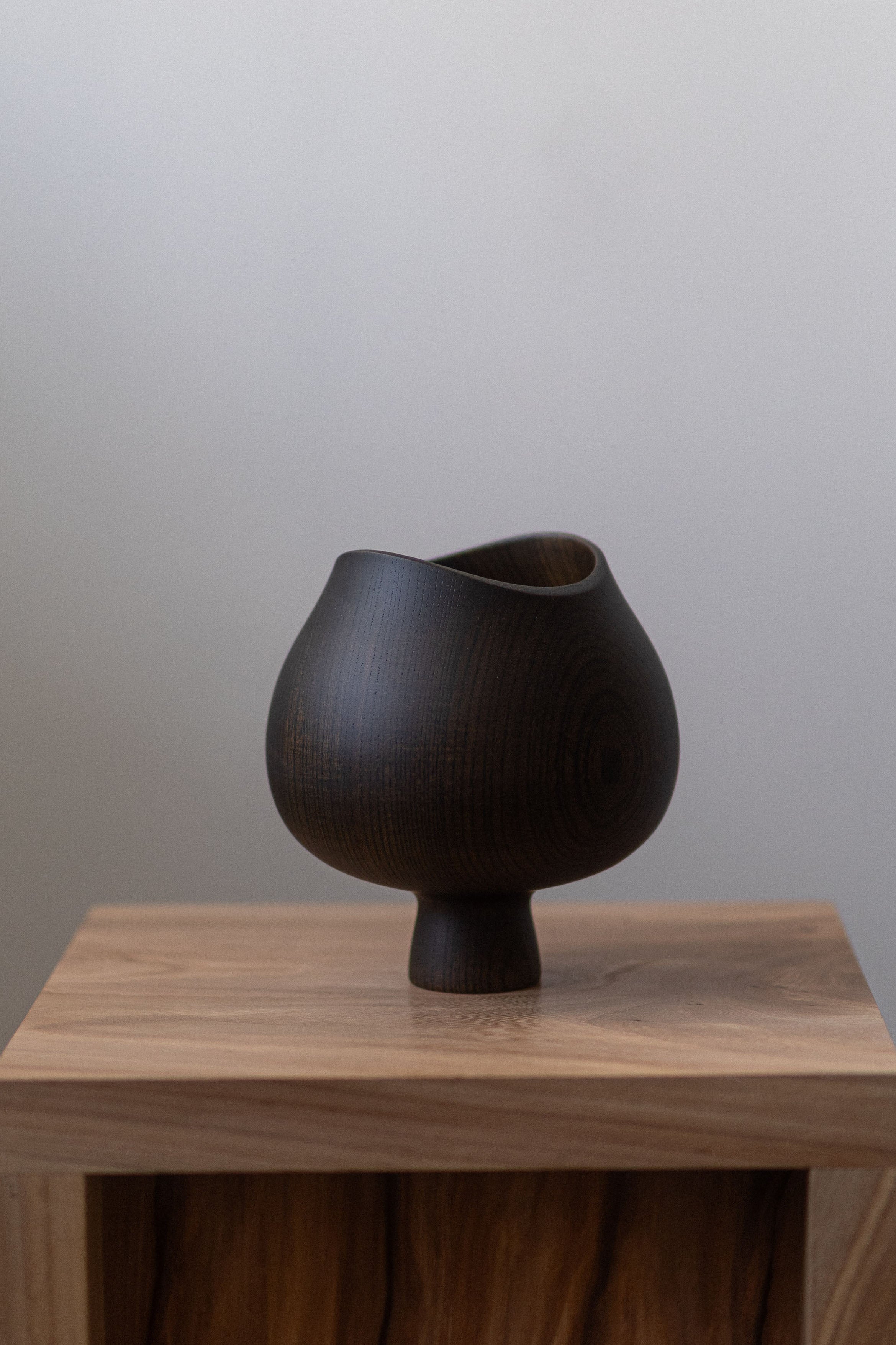 AEKA Object, Footed Vase L, Black – FLOW GALLERY