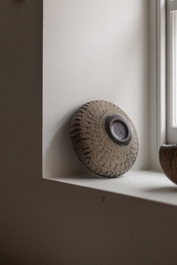 Shallow Grey Bowl L by Tamotsu Suzuki