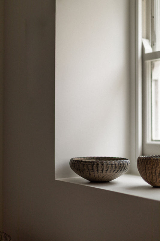 Shallow Grey Bowl L by Tamotsu Suzuki