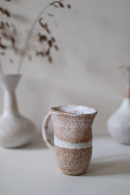 Jug I by Iva Polachova
