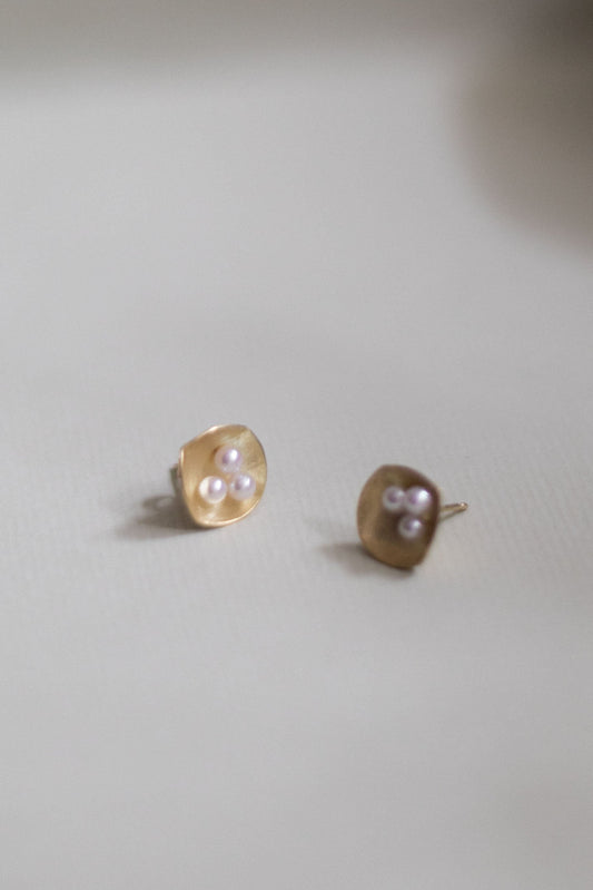 18ct Gold Square Akoya Earrings by Kayo Saito